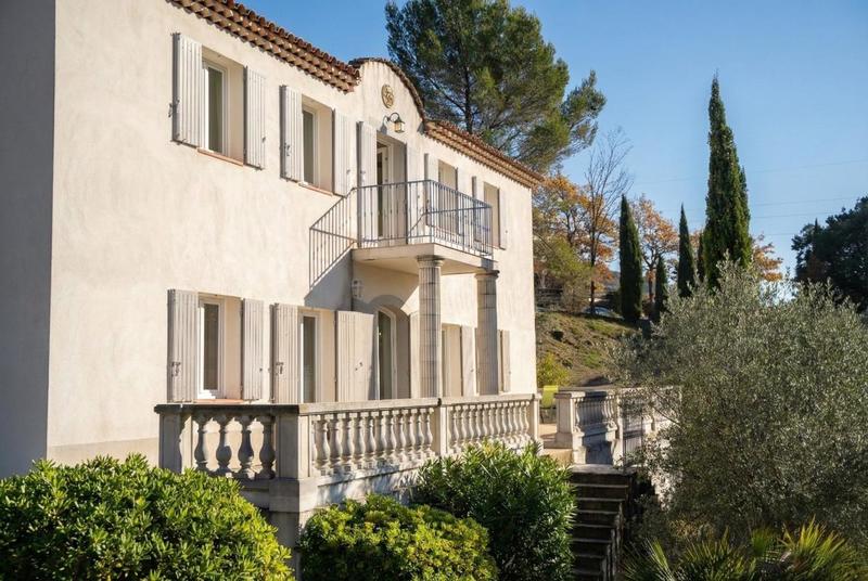 Maison - 281 m² - 10 pièces