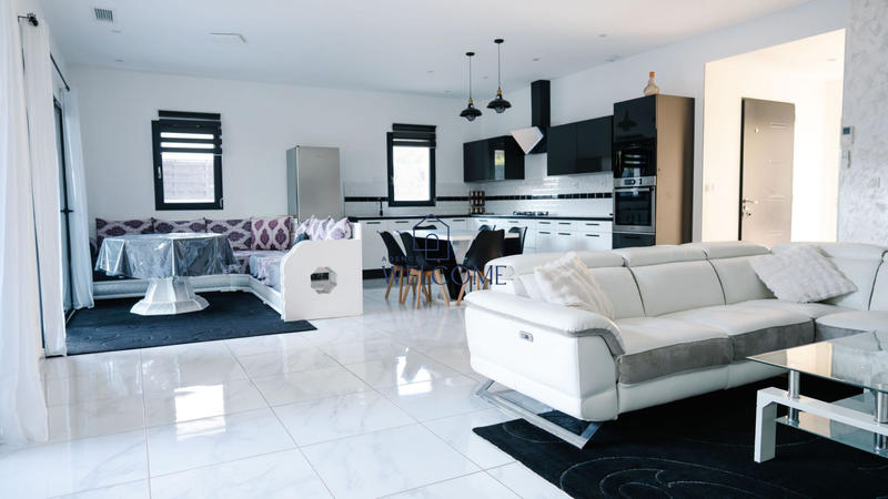 Maison - 145 m² - 6 pièces