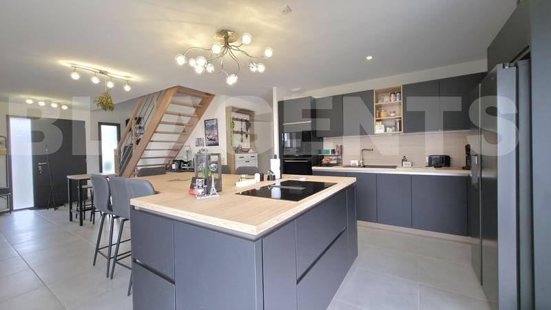 Maison - 144 m² - 7 pièces