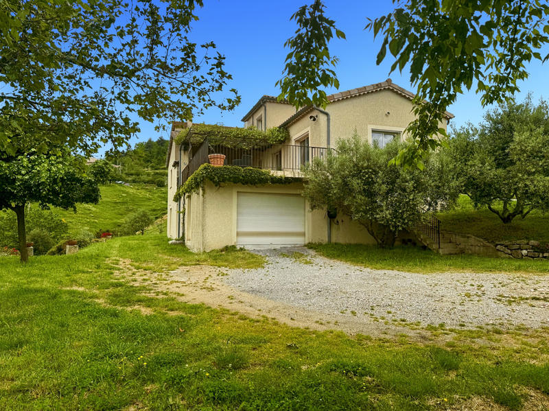 Maison - 208 m² - 6 pièces