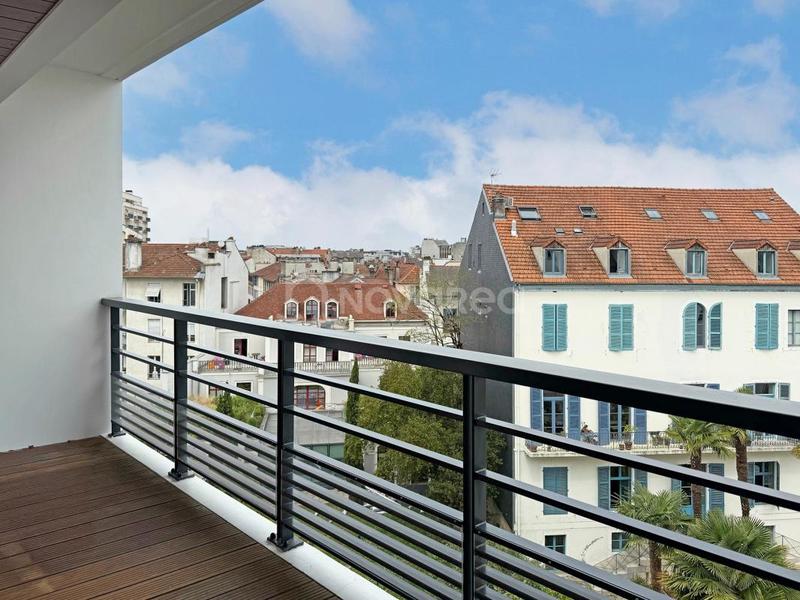 Appartement - 177 m² - 5 pièces