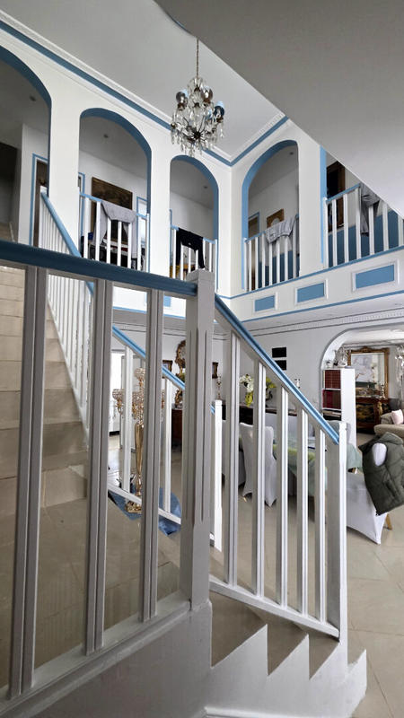 Maison - 275 m² - 12 pièces