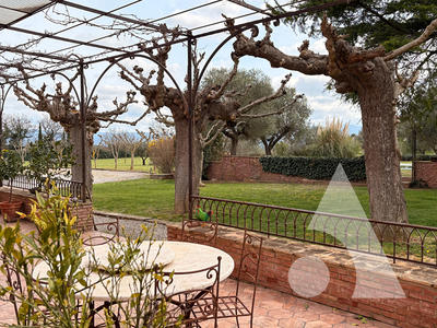 Maison - 250 m² - 7 pièces