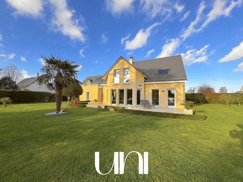 Maison - 220 m² - 6 pièces