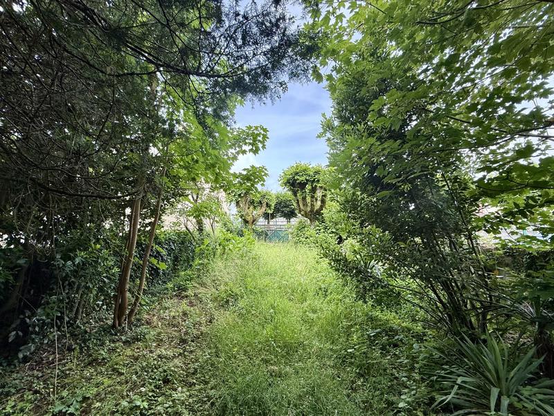 Maison - 300 m² - 12 pièces