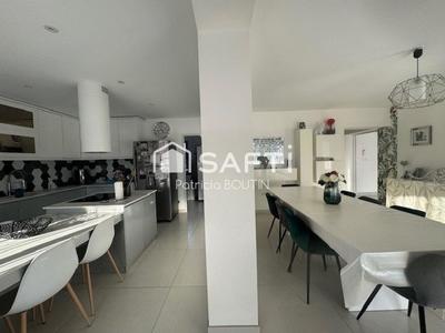 Maison - 225 m² - 10 pièces