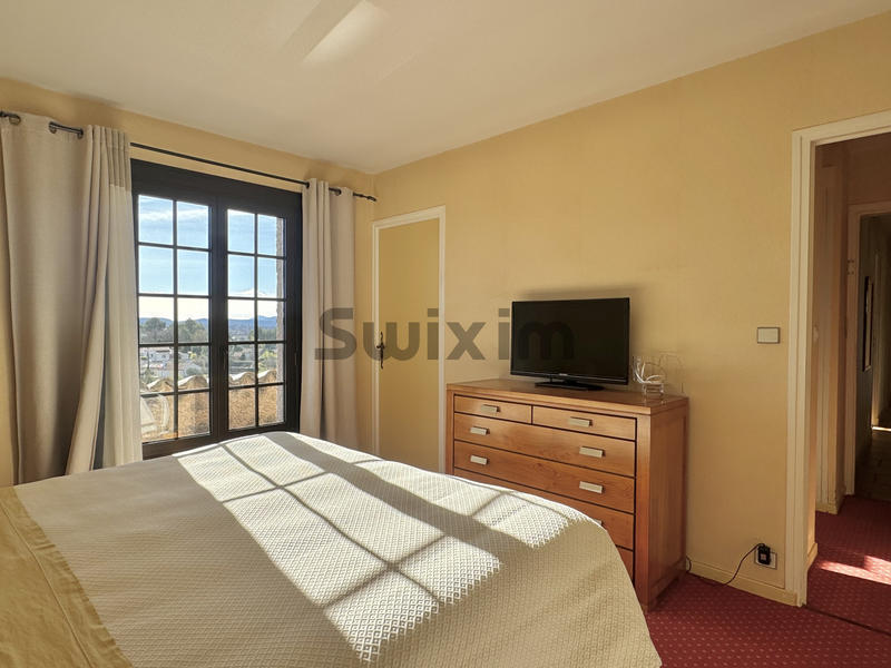 Propriété - 300 m² - 11 pièces