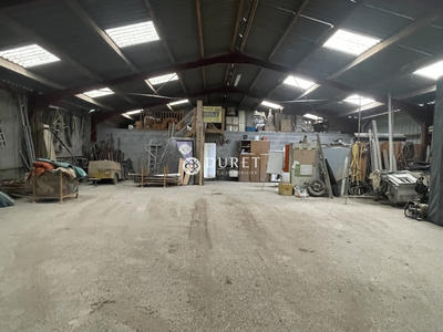 Local d'activités - 300 m²