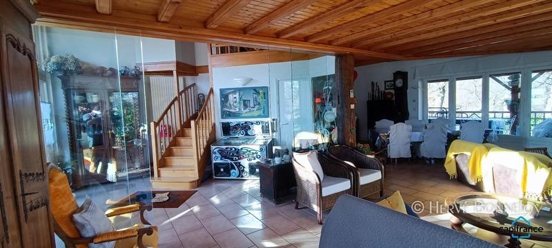 Maison - 220 m² - 11 pièces