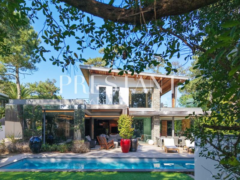 Maison - 265 m² - 9 pièces