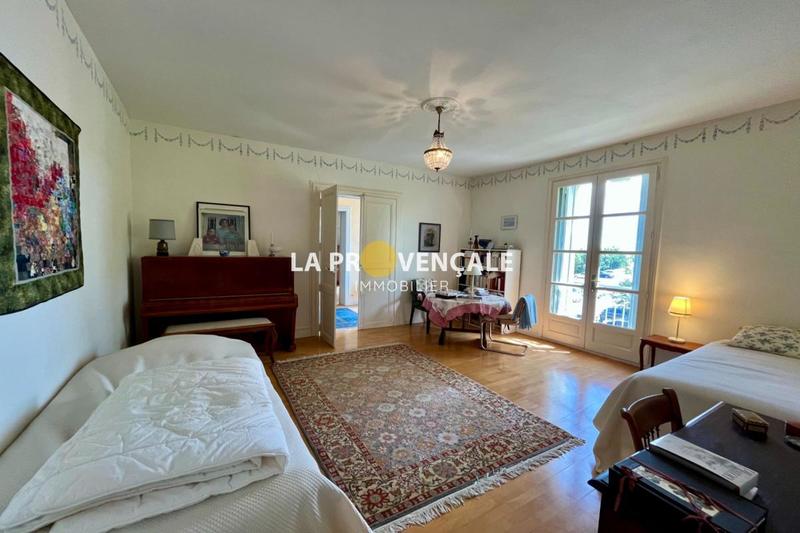 Demeure - 265 m² - 8 pièces