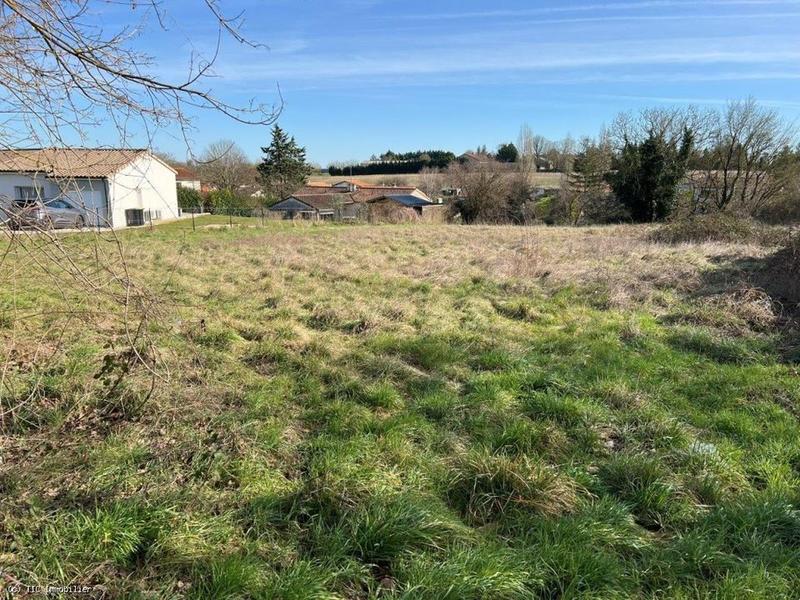 Terrain constructible - 1 644 m²