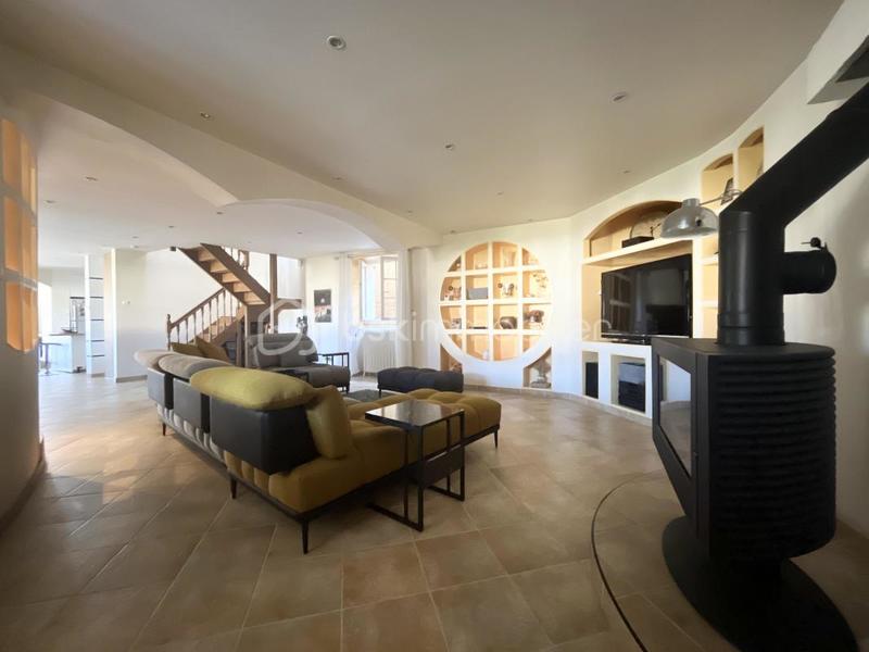 Maison - 201 m² - 7 pièces