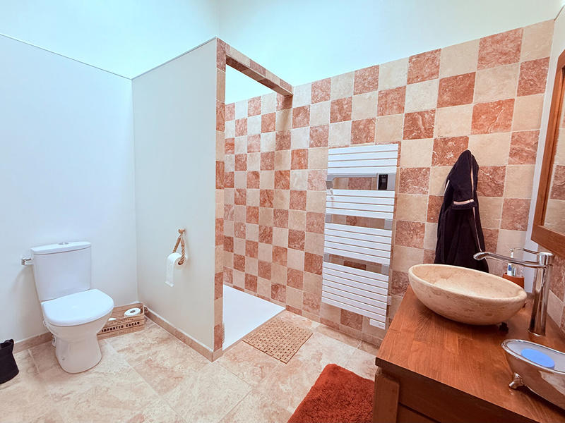 Maison - 238 m² - 9 pièces