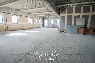 Local d'activités - 246 m²