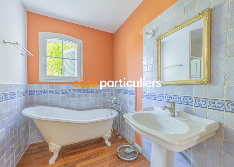 Maison - 220 m² - 8 pièces