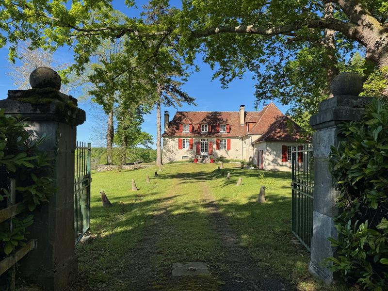 Maison - 230 m² - 10 pièces