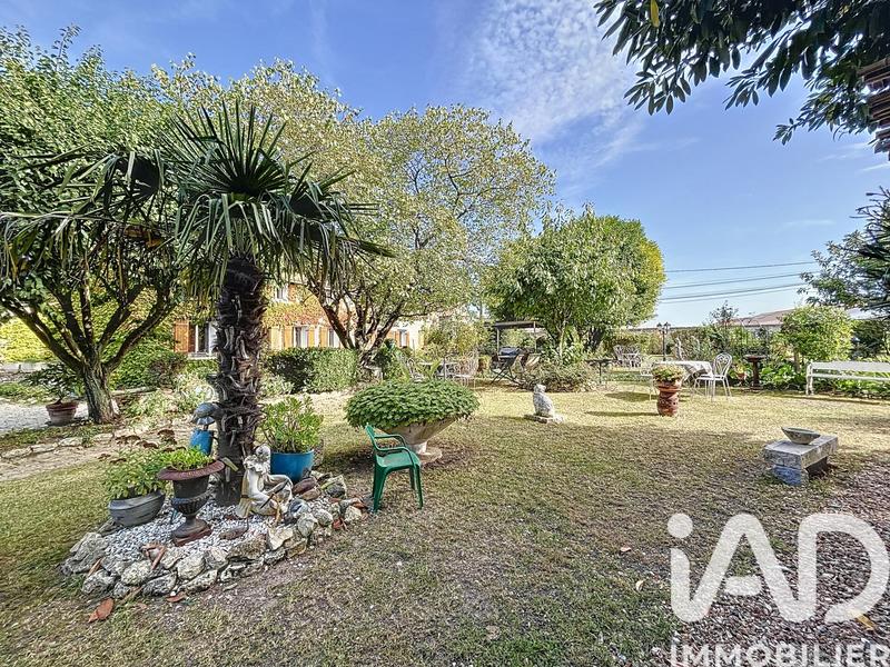 Maison - 290 m² - 9 pièces