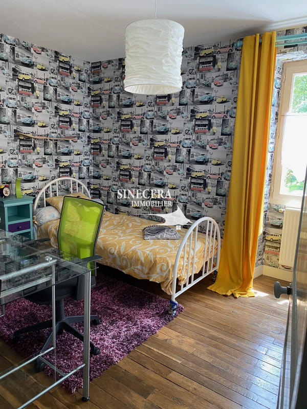 Maison - 220 m² - 8 pièces