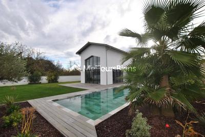 Propriété - 250 m² - 8 pièces