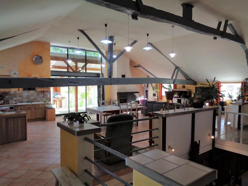 Maison traditionnelle - 270 m² - 7 pièces