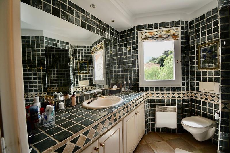 Villa - 185 m² - 6 pièces