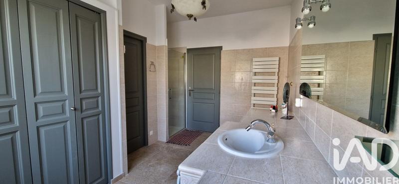 Maison - 228 m² - 6 pièces