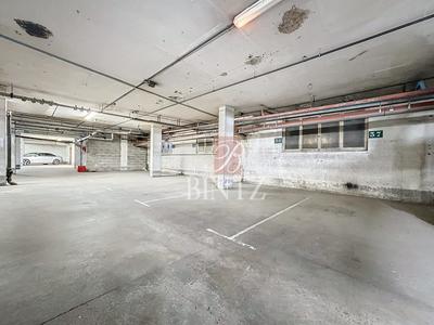 Parking / Garage - 12 m²