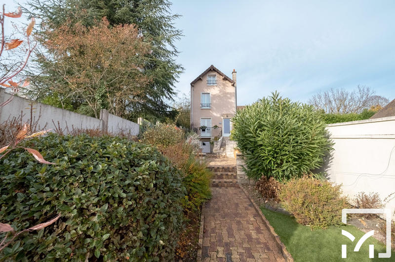 Maison - 98 m² - 6 pièces