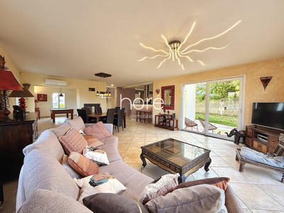 Maison - 230 m² - 6 pièces