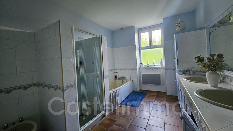 Maison - 415 m² - 10 pièces