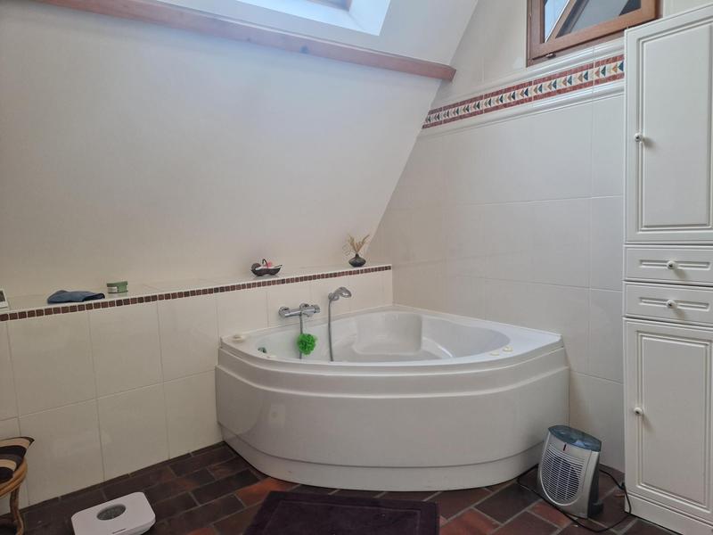 Maison - 230 m² - 8 pièces