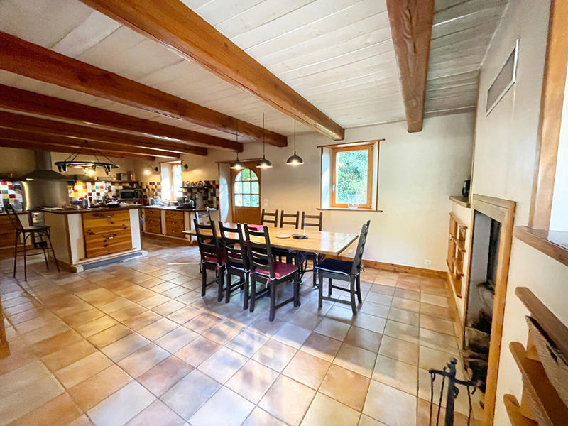 Maison - 260 m² - 8 pièces