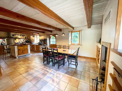 Maison - 260 m² - 8 pièces