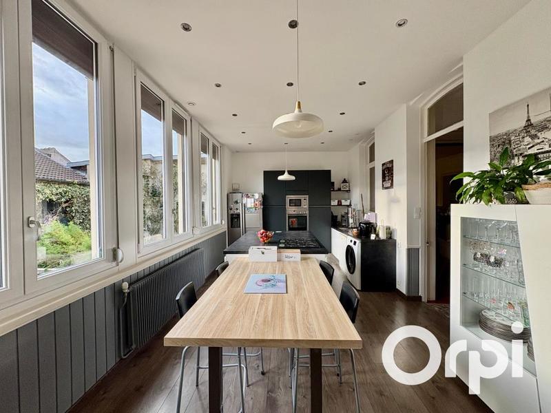 Maison - 335 m² - 8 pièces