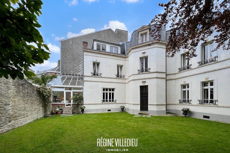 Maison - 372 m² - 11 pièces