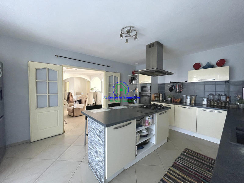 Maison - 255 m² - 8 pièces