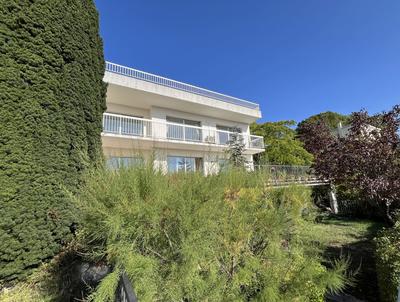 Villa - 174 m² - 9 pièces