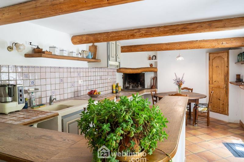 Maison - 245 m² - 9 pièces