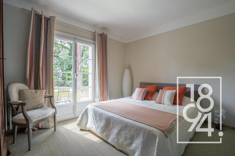 Villa - 261 m² - 7 pièces