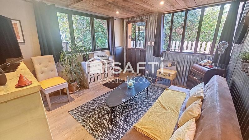 Maison - 284 m² - 9 pièces