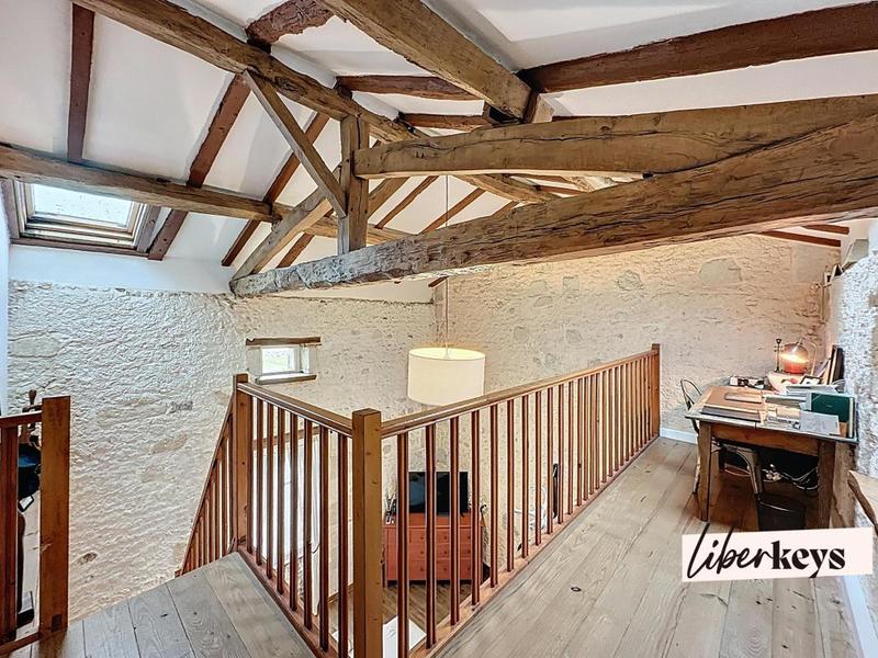 Propriété - 212 m² - 9 pièces