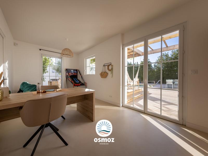 Maison - 330 m² - 8 pièces