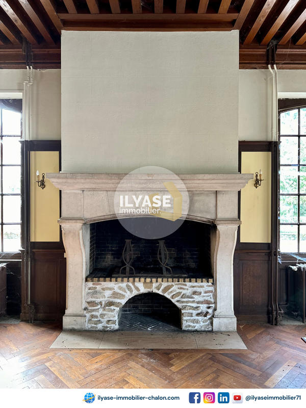 Propriété - 1 200 m² - 32 pièces