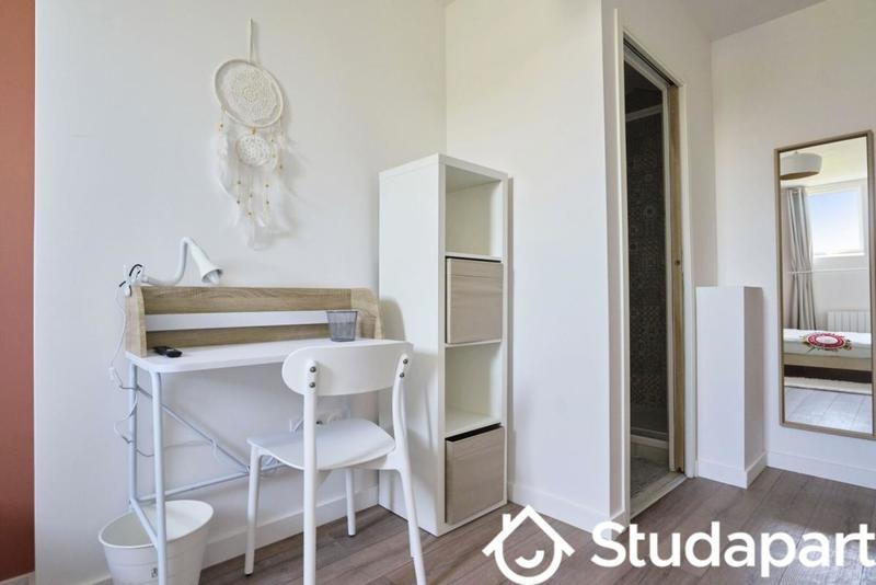 Chambre - 10 m² - 1 pièce