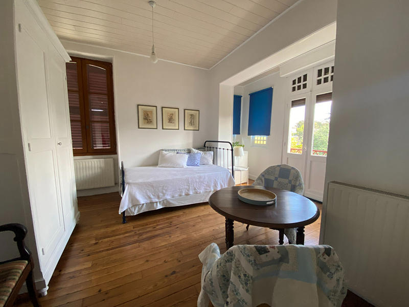 Maison - 260 m² - 9 pièces