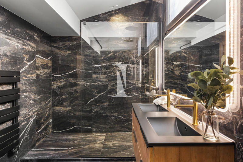 Appartement - 165 m² - 5 pièces