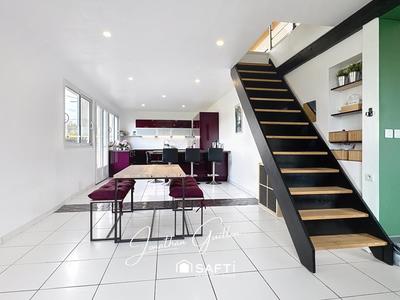 Maison - 192 m² - 6 pièces