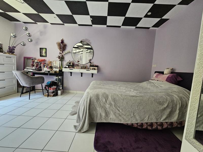 Maison - 238 m² - 9 pièces