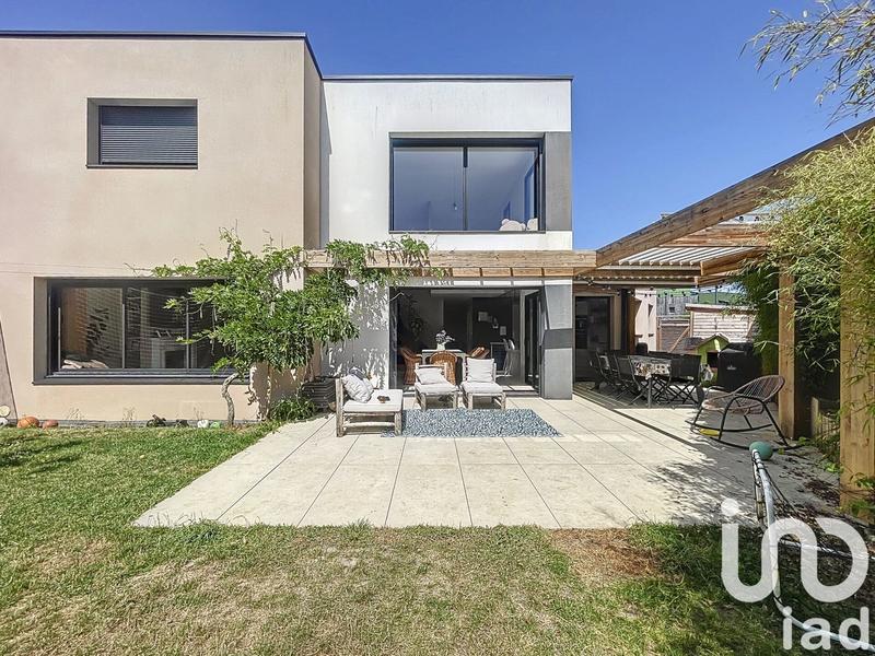 Maison - 177 m² - 7 pièces